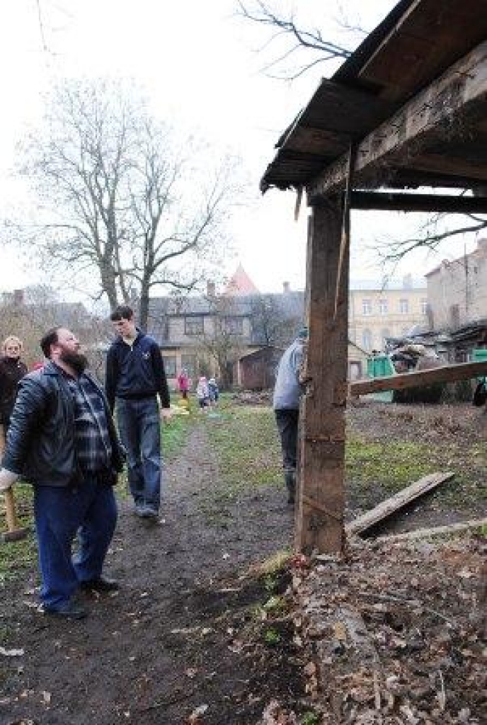 Bauskas novadā talkošanas vietu bija vairāk nekā iepriekš tika uzrādīts 21. aprīļa Lielās talkas norišu plānā. Ļaudis strādāja pilsētā un novada visos pagastos.
Rundāles novadā par vides tīrību gādāja jauniešu divu nevalstisko organizāciju...
Autors: Juris Iļņickis