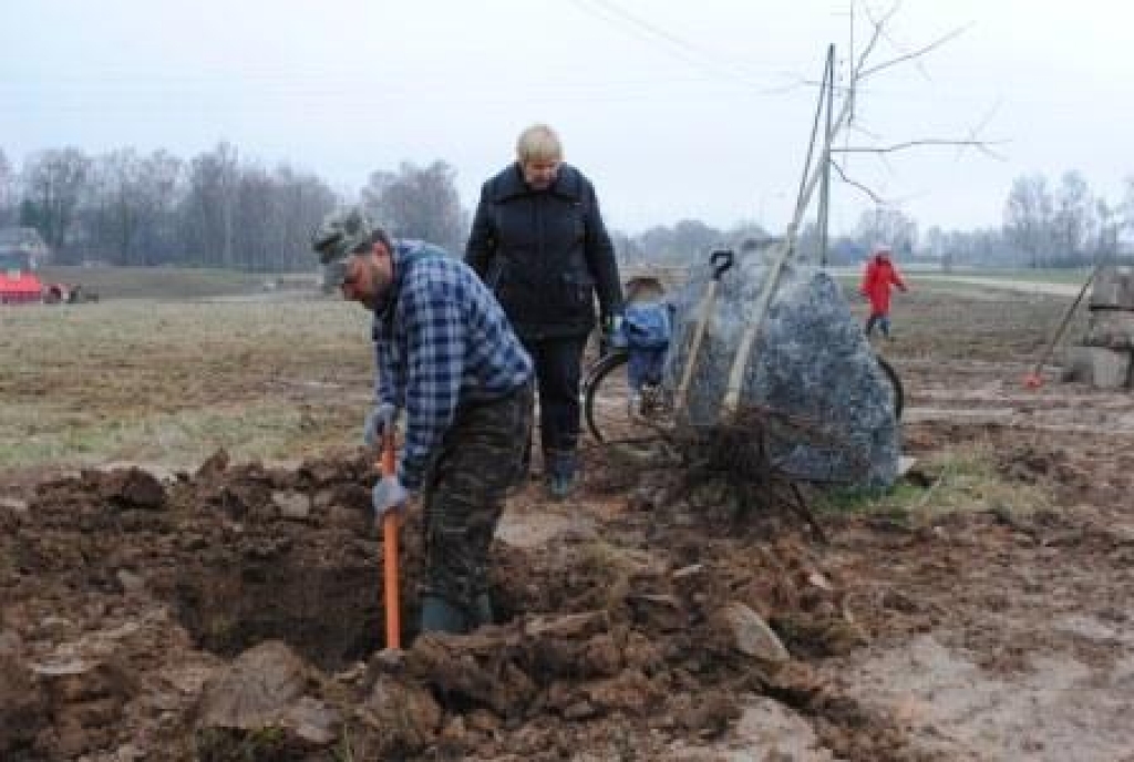 Bauskas novadā talkošanas vietu bija vairāk nekā iepriekš tika uzrādīts 21. aprīļa Lielās talkas norišu plānā. Ļaudis strādāja pilsētā un novada visos pagastos.
Rundāles novadā par vides tīrību gādāja jauniešu divu nevalstisko organizāciju...
Autors: Juris Iļņickis