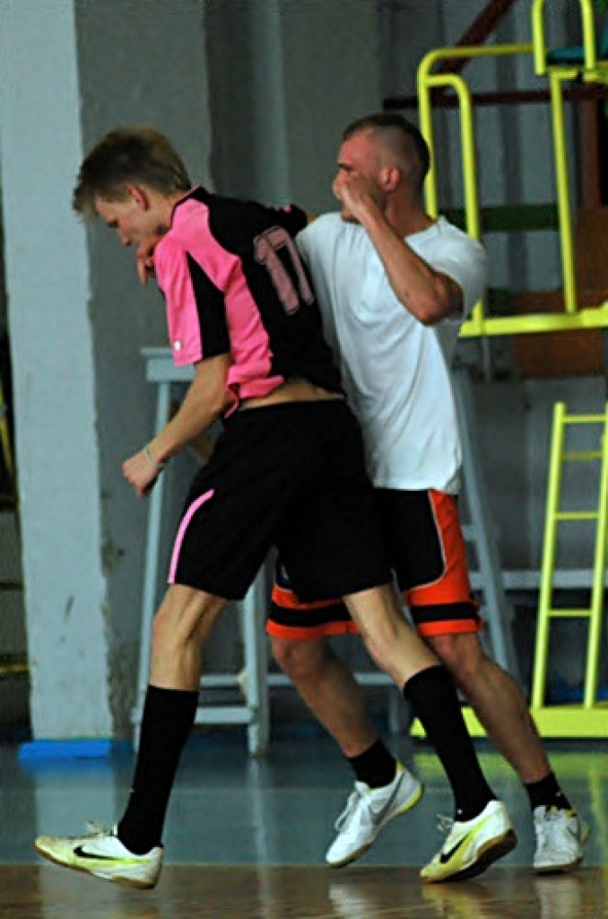 Šī gada telpu sezona futbolā atnesa negaidītu pārsteigumu – ir jauni Bauskas novada čempioni. Brunaviešus uzvarētāju godā nomainījuši rundālieši.
Turnīrs noslēdzās 15. aprīlī sporta namā «Mēmele», kad tika aizvadītas pēdējās četras...
Autors: Uldis Varnevičs