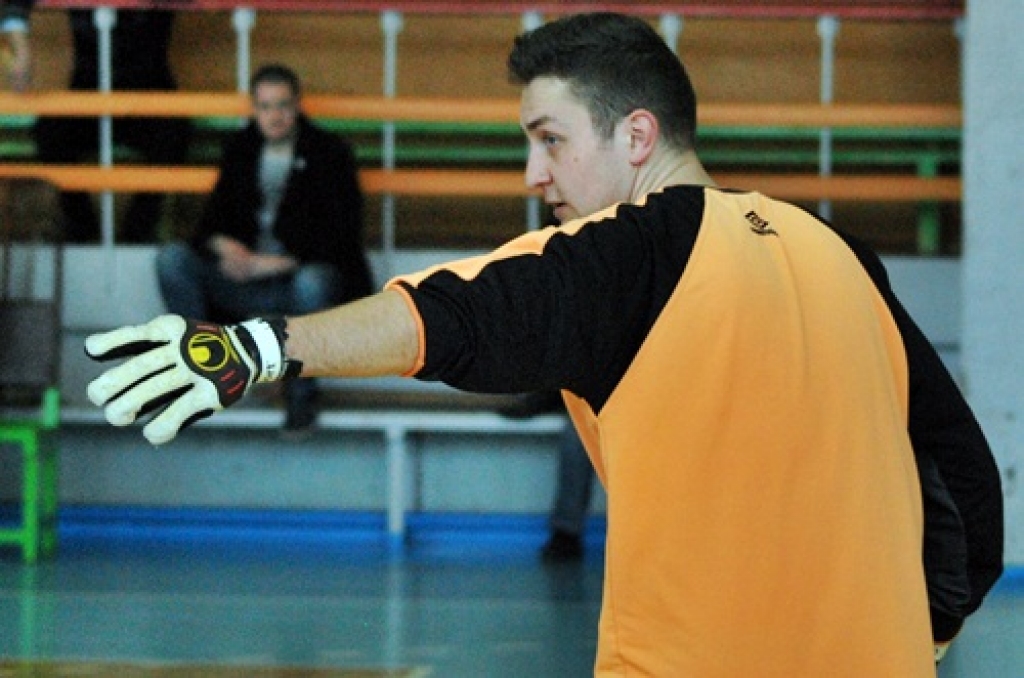 Šī gada telpu sezona futbolā atnesa negaidītu pārsteigumu – ir jauni Bauskas novada čempioni. Brunaviešus uzvarētāju godā nomainījuši rundālieši.
Turnīrs noslēdzās 15. aprīlī sporta namā «Mēmele», kad tika aizvadītas pēdējās četras...
Autors: Uldis Varnevičs