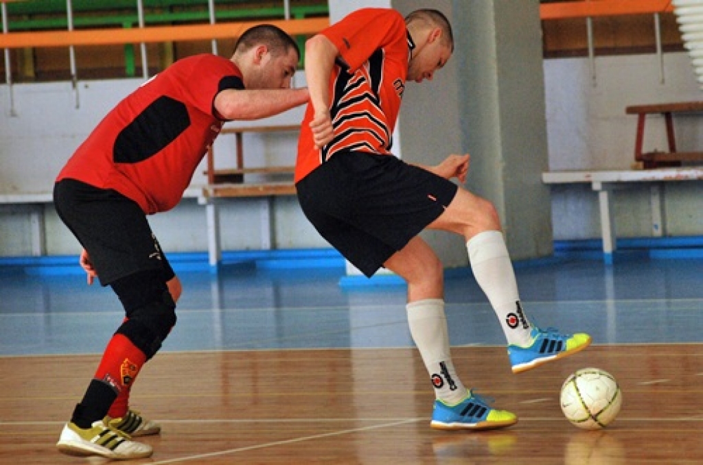 Šī gada telpu sezona futbolā atnesa negaidītu pārsteigumu – ir jauni Bauskas novada čempioni. Brunaviešus uzvarētāju godā nomainījuši rundālieši.
Turnīrs noslēdzās 15. aprīlī sporta namā «Mēmele», kad tika aizvadītas pēdējās četras...
Autors: Uldis Varnevičs