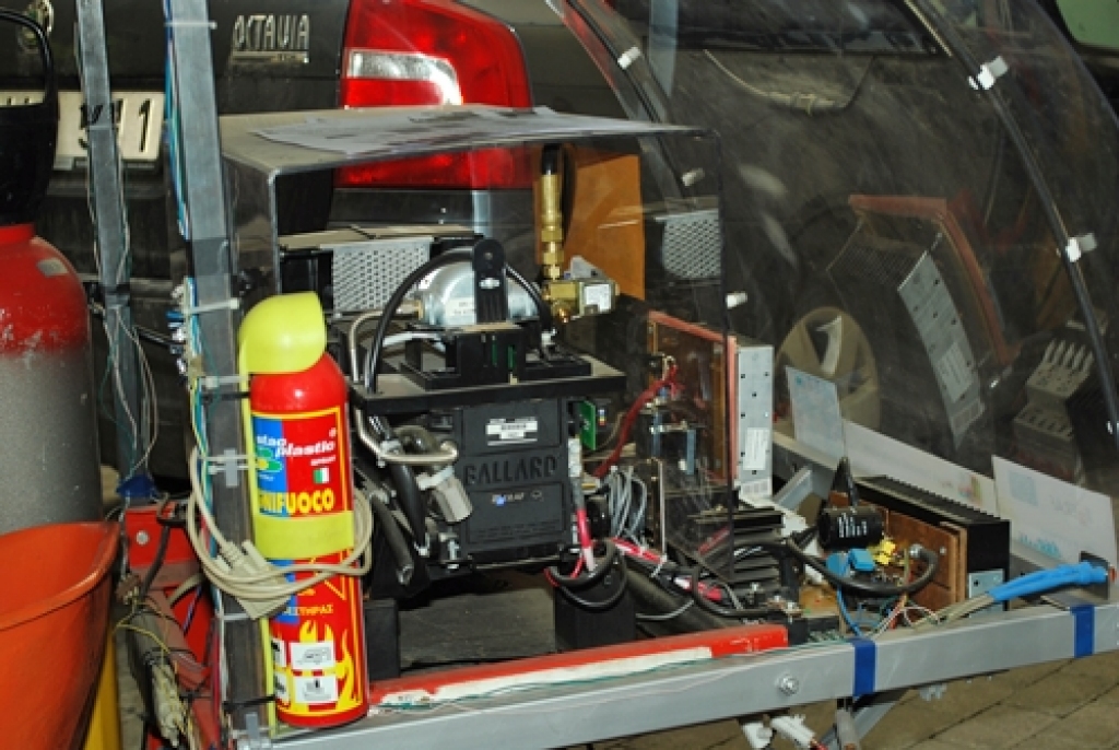 Ar elektriskajiem velosipēdiem un elektrisko, ūdeņraža un saules enerģijas auto «ŪMO-HYMO» nākotni varēja iepazīties Eiropas Savienības mājas diskusijā Rīgā.
Žurnālists Ansis Bogustovs 11. aprīlī uz diskusiju aicināja gan ekspertus, gan...
Autors: Uldis Varnevičs