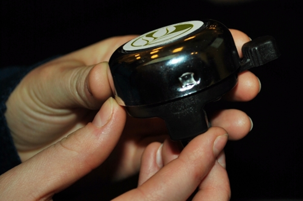 Ar elektriskajiem velosipēdiem un elektrisko, ūdeņraža un saules enerģijas auto «ŪMO-HYMO» nākotni varēja iepazīties Eiropas Savienības mājas diskusijā Rīgā.
Žurnālists Ansis Bogustovs 11. aprīlī uz diskusiju aicināja gan ekspertus, gan...
Autors: Uldis Varnevičs