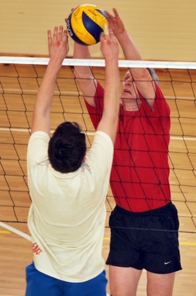 Ceraukstes pagasta Griķu pamatskolas sporta zālē pirmdien, 9. aprīlī, notika Līdumnieku Lieldienu kausa izcīņa volejbolā vīriešiem 4:4.
Sacensību organizators Boriss Muravjovs stāstīja – lai arī tā bija pirmā pēcsvētku diena, ieradās...
Autors: Uldis Varnevičs