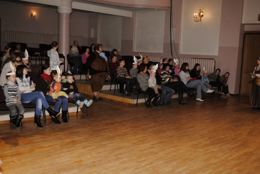 Kopā ar folkloras kopu „Trejupe” 8. aprīlī Lieldienas tika svinētas Bauskas kultūras centrā. Svinētāju priekam kultūras centra zālē bija pat izkārtas šūpoles.
Autors: Kristaps Ābelnieks