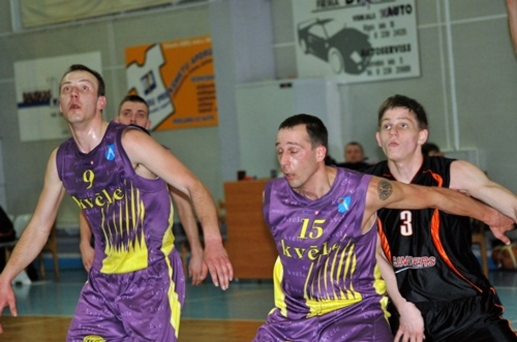 Latvijas Basketbola līgas 3. divīzijas trešajā un izšķirīgajā ceturtdaļfināla spēlē
Bauskas «Kvēle/sporta centrs «Mēmele»» basketbola komanda mājās uzņēma «Saulkrastu»
basketbolistus. Baušķenieki svinēja uzvaru ar rezultātu...
Autors: Uldis Varnevičs