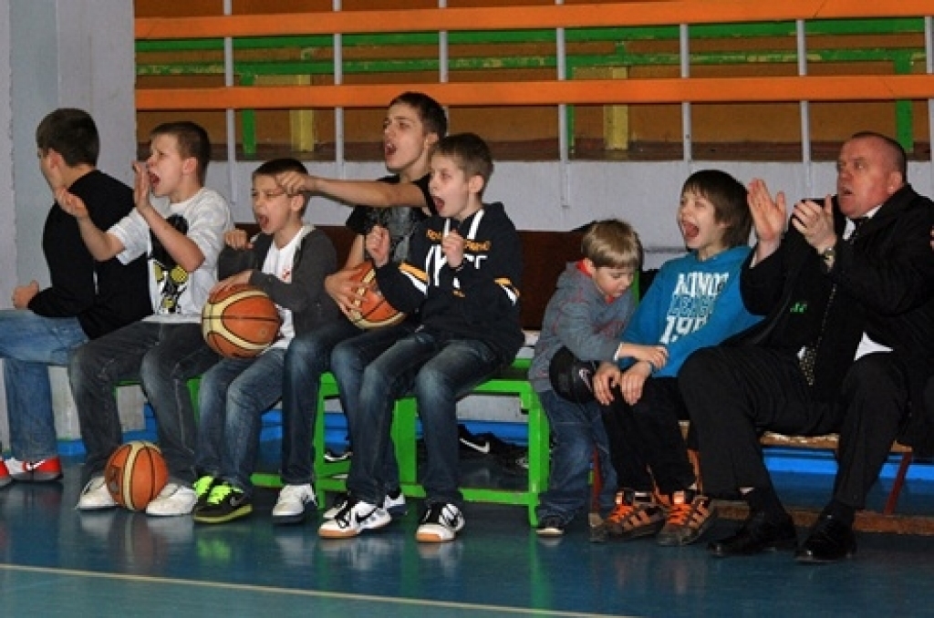 Latvijas Basketbola līgas 3. divīzijas trešajā un izšķirīgajā ceturtdaļfināla spēlē
Bauskas «Kvēle/sporta centrs «Mēmele»» basketbola komanda mājās uzņēma «Saulkrastu»
basketbolistus. Baušķenieki svinēja uzvaru ar rezultātu...
Autors: Uldis Varnevičs