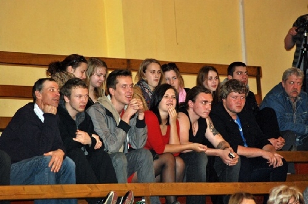 Iecavas basketbola klubs «Dartija» ceturtdien vakarā savās mājās pirmajā Latvijas Basketbola līgas 3. divīzijas (LBL3) fināla spēlē ar rezultātu 87:84 uzvarēja «Vidzemes augstskolu» (ViA).
Kopumā ViA parādīja lielāku spēju koncentrēties...
Autors: Uldis Varnevičs