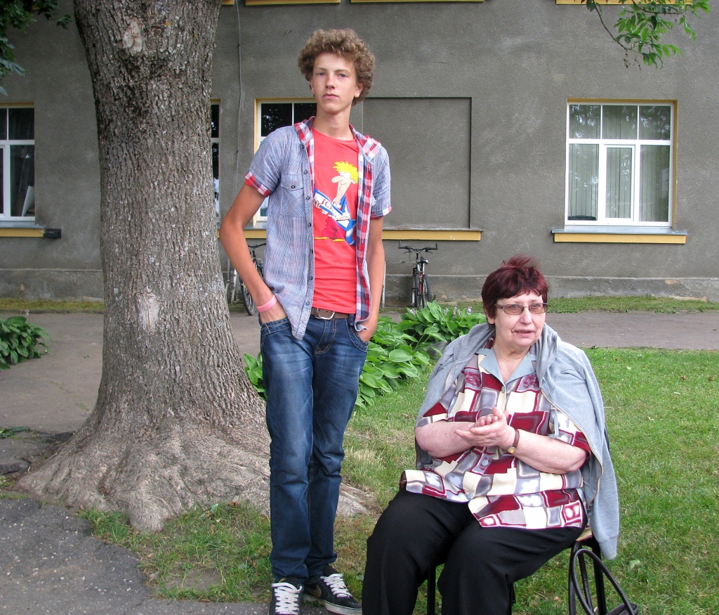 Mežgaļu pamatskolā ilggadējā jauno dambretistu sagatavotāja ir skolotāja Katrīna Malanka. Šajā prāta spēlē viņa ieinteresējusi arī mazdēlu Kasparu Malanku.
Autors: Vilnis Auzāns