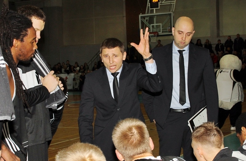 Nikolajs Mazurs otrajā puslaikā nebija sajūsmā par savas komandas basketbolistu sniegumu.
Autors: Uldis Varnevičs