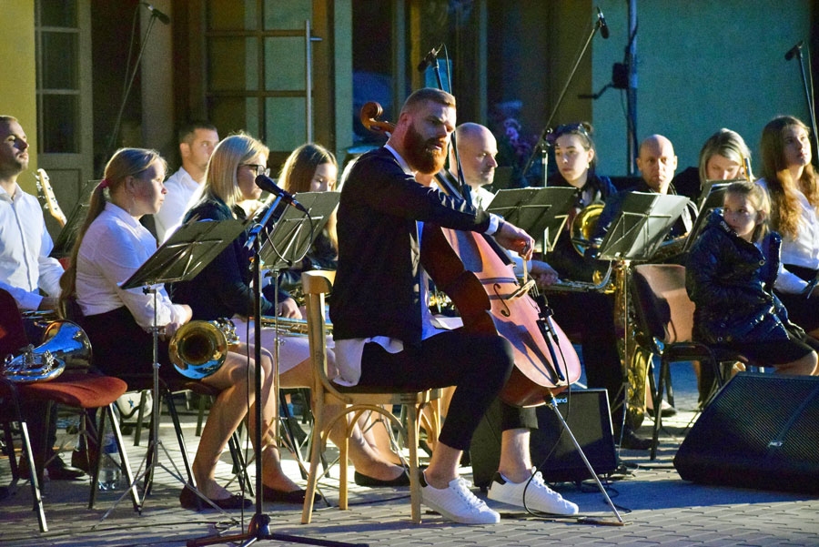 «Baltajā koncertā» muzicēja čellists Mareks Radzēvičs.
Autors: Žanna Zālīte
