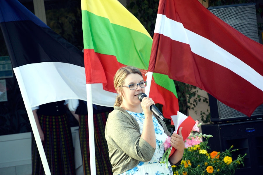 Jurgita Červinska organizēja akcijas «Baltijas ceļš» piemiņas pasākumu Grenctālē.
Autors: Ivars Bogdanovs
