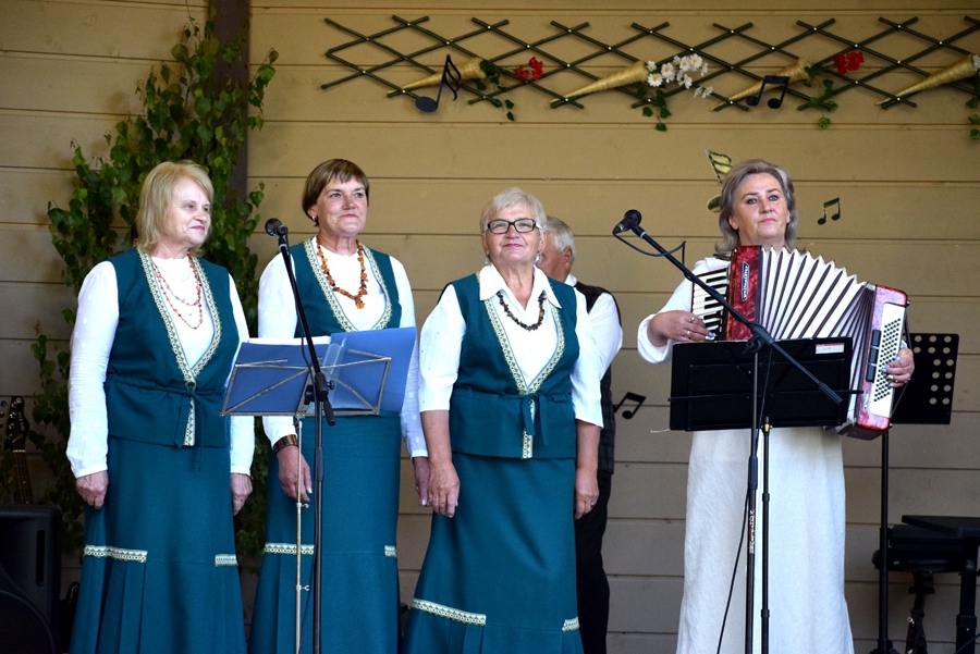 «Santaku» no Lietuvas vada Zita Beļakiene (no labās).
Autors: Žanna Žālīte