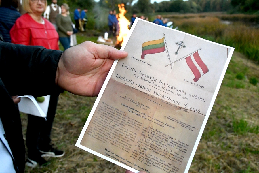 Šādu afišu no «Latvju- lietuvju tuvināšanās svētkiem» 1926. gadā saglabājuši Nemunelis-Radvilišķu novadpētniecības krātuvē.
Autors: Ivars Bogdanovs