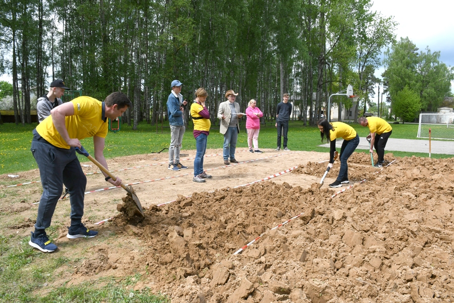 «Latvijas attīstībai» komanda tūlīt pabeigs rakt savu sleju un turpinās atbildēt uz jautājumiem.
Autors: Ivars Bogdanovs