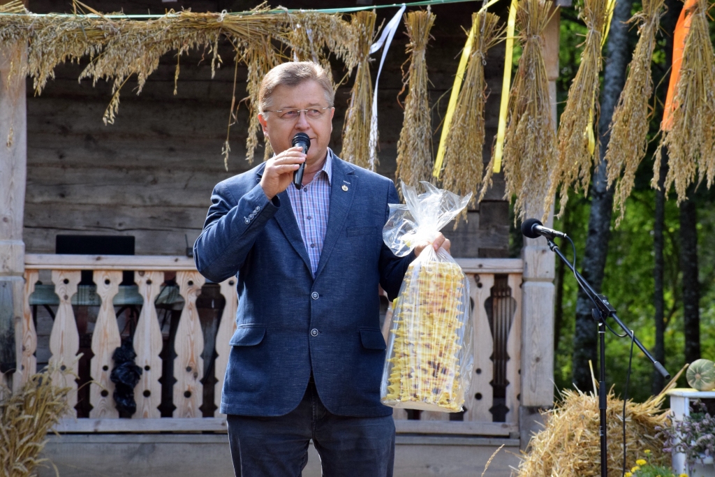 Sens Bauskas un Vecumnieku puses novadnieku draugs, bijušais Biržu rajona Lietuvā mērs Valdemārs Vaļkūns.