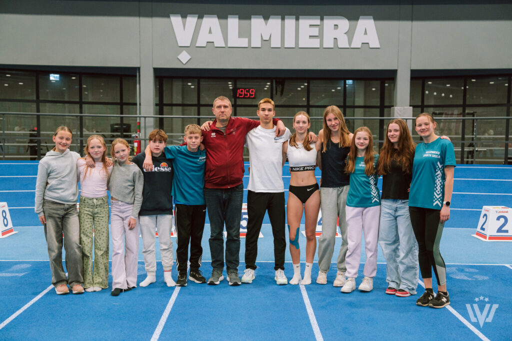 Vecumnieku sporta skolas komanda Latvijas daudzcīņas čempionātā telpās.
Autors: Guntis Bērziņš, athletics.lv.