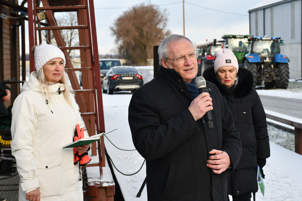 Lauksaimniekus uzrunāja novada domes priekšsēdētājs Aivars Okmanis, piekrītot, ka birokrātiskais slogs ir jāmazina kā primārais.
Autors: Foto – Ivars Bogdanovs