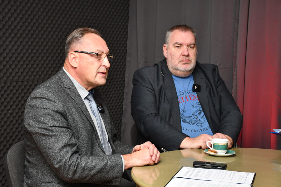 Bauskas novadā lēma pāriet no vairākām atkritumu apsaimniekošanas zonām uz vienu visā teritorijā ar mērķi nodrošināt visiem iedzīvotājiem vienādos nosacījumos, kvalitātē un standartos balstītu atkritumu apsaimniekošanu, tā pauda Ivars Romānovs un Dzintars Cāzers.
Autors: Foto – Ivars Bogdanovs