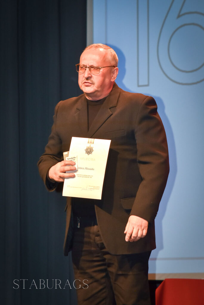VUGD apbalvojumu saņem Bauskas novada pašvaldības darba aizsardzības speciālists Māris Plēsnieks.
Autors: staburags.lv